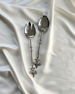 ชุดช้อนส้อมสลัดสแตนเลสสลักลายตกแต่ง  เป็นมิตรกับสิ่งแวดล้อม สำหรับจัดโต๊ะงานเลี้ยง ของขวัญสะสม - Product Image 5