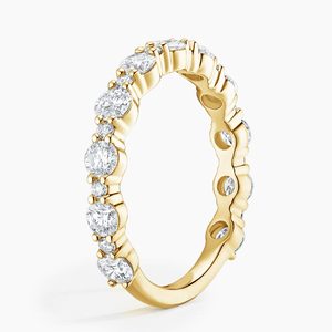 Anillo de Diamantes de Corte Redondo con Puntas Compartidas de Tamaños Alternados - Product Image 1