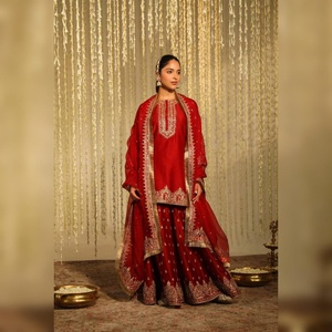 NOUVEAU SALWAR KAMEEZ DE CRÉATION POUR FEMMES, VÊTEMENT DE SOIRÉE AVEC DUPPATA FANCY, BRODERIE RICHE EN SOIE CHINON, STYLE MODERNE, TOUTES SAISONS - Product Image 1