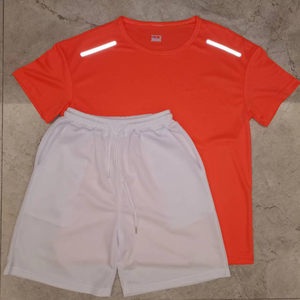 เสื้อยืดแขนสั้นสีเขียวแบบยูนิเซ็กซ์ ชุดกางเกงขาสั้นเอวยางยืดสีดำ ชุดกันเหงื่อ โพลีเอสเตอร์ ระบายอากาศได้ดี สไตล์เรโทร สำหรับฤดูร้อน - Product Image 2