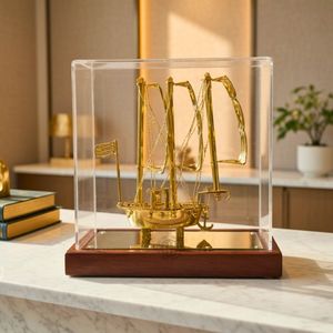 Maqueta de Barco Titanic de Latón de Primera Calidad con Estuche de Acrílico, Base de Madera Artesanal, Diseño Tradicional, Tema Náutico, Decoración para el Hogar - Product Image 1