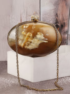 กระเป๋าคลัทช์ทรงวงรีลายคาราเมลธรรมชาติ พร้อมหัวจับคริสตัลดิบ กรอบสีทอง หรูหรา โดดเด่น เหมาะสำหรับขายส่งและรับผลิตแบบ OEM - Product Image 2
