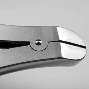 Rongeur manuel allemand en acier inoxydable de haute qualité pour l'extraction précise des os en applications orthopédiques et neurochirurgicales - Product Image 6