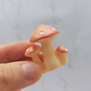 Accesorios de Decoración de Resina Pintada en Naranja, Miniatura de Hongo Súper Lindo y Moderno para Casa de Muñecas - Product Image 4
