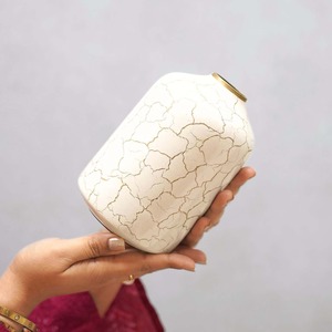 Jarrón Decorativo Hecho a Mano con Acabado Craquelado Blanco, 15.7 cm de Altura, Diseño Minimalista - Product Image 3