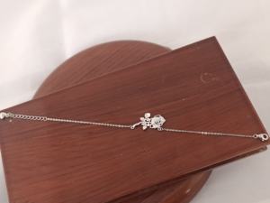 Bracelet à breloques en forme de rose en argent sterling 925, finition rhodiée, bracelet chaîne minimaliste à motif floral, bijoux élégants pour femmes - Product Image 5