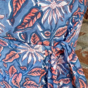 เดรสยาวสไตล์โบฮีเมียนพิมพ์ลายด้วยมือจากผ้าฝ้ายแท้ 100% ตกแต่งด้วยงานปัก - Product Image 2