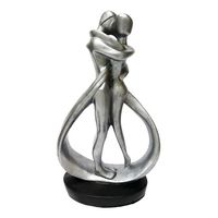 Sculpture en aluminium coulé qui émerge d'une forme contrôlée, d'une tension mesurée et d'une autorité silencieuse de l'expression moderne.