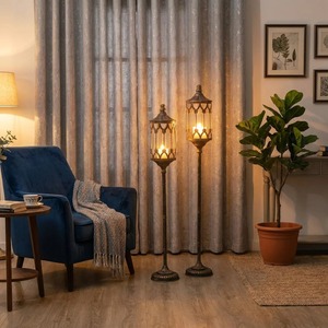 Grand chandelier en laiton sur pied, idéal pour le salon, la chambre et la décoration intérieure, éclairage d'ambiance sur pied, provenance Inde - Product Image 1