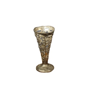 Vase à fleurs en métal décoratif avec motif orné et construction durable pour jardin et intérieur pour prix de vente à l'exportation - Product Image 1