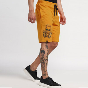 Shorts Bermuda Homme Jaune à Imprimé Crâne, Style Décontracté, Taille Mi-Haute, en Coton Respirant, avec Logo Avant - Product Image 2