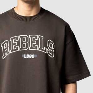 เสื้อยืดโอเวอร์ไซส์ แขนเสื้อแบบแร็กแลน ตัดต่อสี ตัวอักษรด้านหน้า  ตะเข็บแบบพิเศษ ไหล่ตก สไตล์สตรีทแวร์ รับผลิตตามแบบ OEM ODM ขายส่ง น้ำหนัก 320 กรัม พิมพ์ลายดิจิตอล - Product Image 4