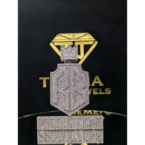 จี้รูปมงกุฎสุดพิเศษ เครื่องประดับฮิปฮอป เพชรโมอิสซาไนต์ VVS พร้อมเงินแท้ 925 โดย Trisha Jewels - Product Image 1