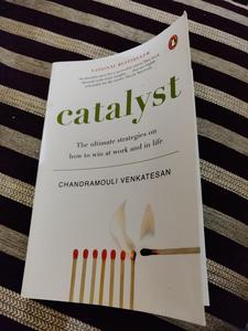 หนังสือปกอ่อนเรื่อง "แคทาลิสต์" โดย ชานดรามูลี เวนกาเตซาน ขายดีสำหรับผู้ใหญ่ - Product Image 5