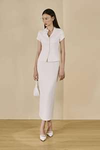 Nouvelle Blouse Tendance à Manches Courtes et Col Châle/Col Revers Féminin avec Encolure Ornée de Roses KA04 - Product Image 4