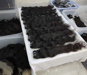 Extensiones de cabello humano indio crudo Virgen sin procesar Paquetes de vendedores de cabello Remy alineados con cutícula con estilo de onda natural - Product Image 5