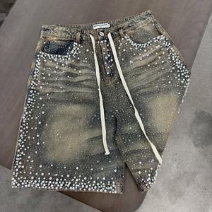Pantalones cortos de mezclilla de punto para hombre, de cintura media, estilo cargo, con lentejuelas, pedrería y efecto desgastado, estilo streetwear, para invierno y verano, con cordón y detalles de malla. - Product Image 4
