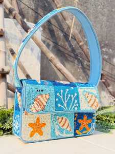 Sac à bandoulière brodé et perlé thème Océan, fait main, motif étoile de mer et coquillage, sac de plage bleu, style bohème, léger - Product Image 3