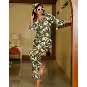 Ensemble décontracté en velours côtelé vert feuillage avec manches trois-quarts, taille XS - Product Image 2