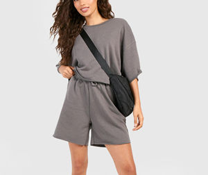 Conjunto de 2 Piezas de Camiseta y Pantalones Cortos Personalizados para Mujer, Camiseta Oversize de Felpa Francesa con Efecto Desgastado y Pantalones Cortos con Dobladillo sin Rematar - Product Image 3