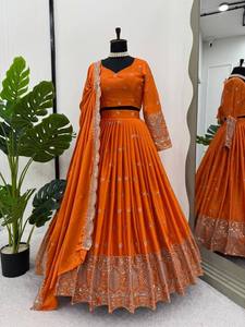 Conjunto de Lehenga Choli de Seda Naranja con Bordado de Hilo, Traje Étnico para Bodas y Fiestas para Mujer - Product Image 2
