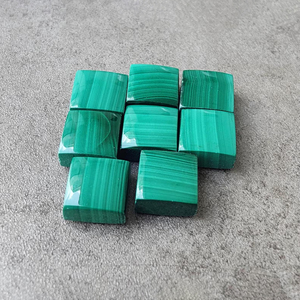 มาลาไคต์ธรรมชาติทรงสี่เหลี่ยมแบบคาโบชอง บริโอเลต หินพลอยธรรมชาติทรงหลวมที่ปรับขนาดแล้ว - Product Image 2