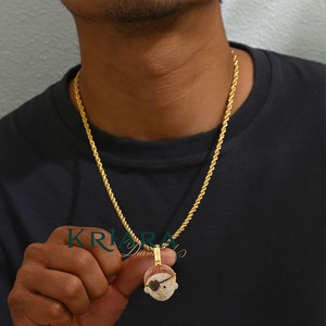 Pendentif Tête de Pirate en Argent 925 Plaqué Or 18K avec Diamant de Laboratoire Taille Ronde Brillante, Bijou Unisexe Hiphop pour Usage Quotidien - Product Image 4