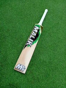 Bate de Cricket MB MALIK ENGLISH WILLOW, Bate Duradero de Madera de Sauce Inglés, Mango Corto, Verde y Blanco, Clásico, Calidad Profesional - Product Image 1