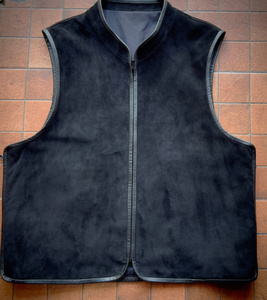 เสื้อกั๊กขนแกะเมอริโนสเปนสุดหรูแบบสองด้าน พร้อมผิวสัมผัสหนังกลับ - Product Image 1