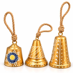 Campana Colgante Dorada Favorita de los Aficionados con Arte de Inspiración Folclórica, Acabado Texturizado y Adorno Decorativo en Forma de Ángel - Product Image 6