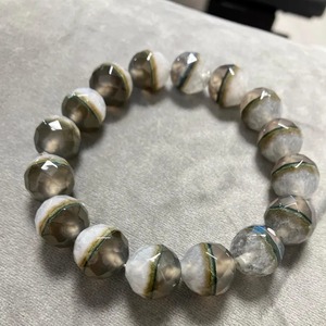 Bracelet en résine époxy fait main, design artistique magnifique, bijou en résine unique, parfait pour les accessoires de mode et les cadeaux élégants - Product Image 1