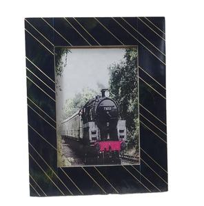 Cadre photo flottant en incrustation de laiton antique taille 4x6 en résine vert foncé décoratif mural cadre photo vintage - Product Image 1