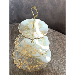 Support à gâteau élégant en résine pour la décoration de table de fête pour les célébrations et les occasions spéciales - Product Image 4