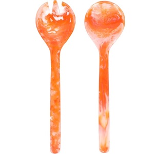 Ensemble de cuillères de service modernes en résine marbrée bio, écologiques, faites à la main, pour salade, vaisselle de cuisine, motif tourbillon blanc - Product Image 3