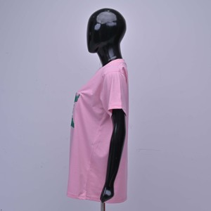 เสื้อยืดคอกลมผู้หญิงสีชมพู ยี่ห้อ MRI พร้อมโลโก้ปักสีชมพูด้านหน้า เสื้อยืดลำลองแขนสั้นผ้าคอตตอนเจอร์ซีย์คุณภาพสูง - Product Image 3