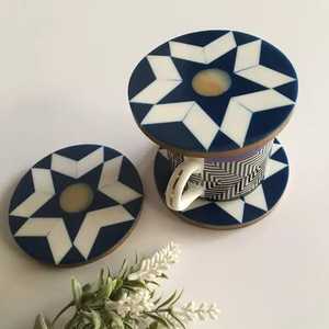 Sous-verres décoratifs en résine avec motifs artistiques pour le service du café et la protection de la table dans les salons et les espaces de bureau - Product Image 6