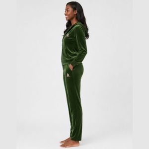 Ensemble sweat à capuche et jogging en velours pour femme, coupe confortable, tissu velours de qualité supérieure, idéal pour les boutiques, la vente en gros et la personnalisation de la marque. - Product Image 3