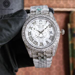 Charm Jewells Reloj de cuarzo analógico de acero inoxidable con incrustaciones de diamantes para hombre, caja redonda de 42 mm, indicador de fecha, cierre plegable - Product Image 2