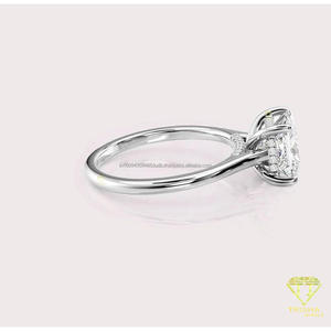 Bague de fiançailles de luxe en argent sterling 925 avec diamant moissanite taille carrée, bijoux dorés pour les revendeurs de mariages - Product Image 3