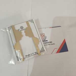 Pendientes de latón chapado en oro de comercio justo, muy vendidos, elaborados por artesanos indios expertos que apoyan las artesanías de los artesanos indios. - Product Image 1