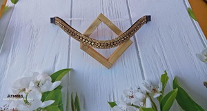 Fronture de cheval rembourrée en cuir fait main avec cristaux dorés et triple rangée de strass, accessoire de bridon - Product Image 4