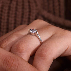 Bague de fiançailles Solitaire en diamant cultivé en laboratoire certifié IGI coupe brillante avec lunette en or blanc bague de mariage pour femme - Product Image 6