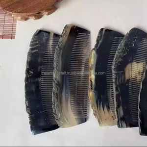 Peine de cuerno artesanal, diseño de animales, herramienta única ecológica para el cuidado del cabello inspirada en la naturaleza, ligera y duradera - Product Image 1