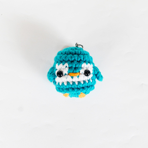 Llavero de pingüino de ganchillo hecho a mano, amigurumi de pájaro azul tejido, colgante para bolso y mochila, arte puro, artesanía, regalo - Product Image 1