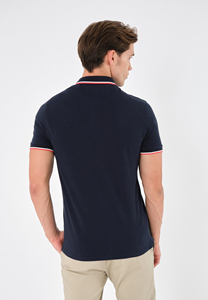 เสื้อโปโลผู้ชายผ้าฝ้ายแขนสั้นทรงปกติ สีพื้น แต่งขอบผ้าถัก - Product Image 5