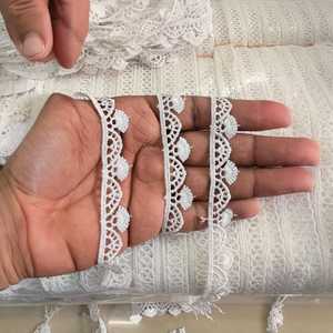 ผ้าปักลายดอกไม้ โพลีเอสเตอร์/คอตตอนนำเข้า คุณภาพดี ทนทาน ลายสวยหรู เป็นมิตรต่อสิ่งแวดล้อม - Product Image 1