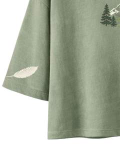 Camiseta Corta para Mujer en Verde Salvia, Bordado de Montaña y Naturaleza, Manga Corta, Informal, Mezcla de Algodón Suave, Verano, Venta al Por Mayor - Product Image 6