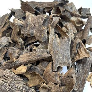 Copeaux de bois d'oud luxueux pour brûler quotidiennement à la maison et pour les occasions spéciales, encens pur du Vietnam, parfum d'agarwood, odeur douce. - Product Image 1