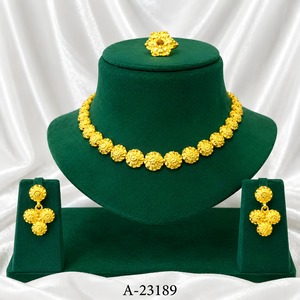 A-23189เครื่องประดับงานแต่งงานแบบคลาสสิกของผู้หญิงต่างหูสร้อยคออัลลอยชุบทองลายดอกไม้ - Product Image 1