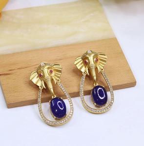 Elegantes Pendientes de Diseño en Latón Chapado en Oro de Alta Calidad para Mujer, Ideales para Fiestas y Eventos Nocturnos - Product Image 5